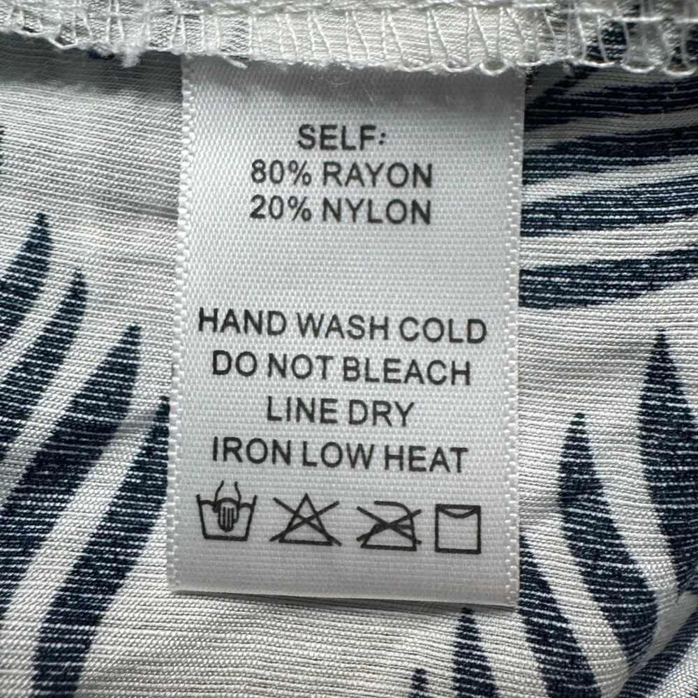 NWT ee:some Beachside Living Navy & White Smocked Sleeveless Maxi Dress Size L - Picture 7 of 8